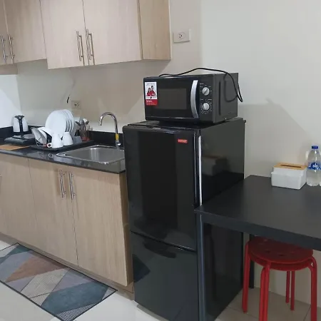Breeze Residences - 1Br Unit With Balcony -Top Floor