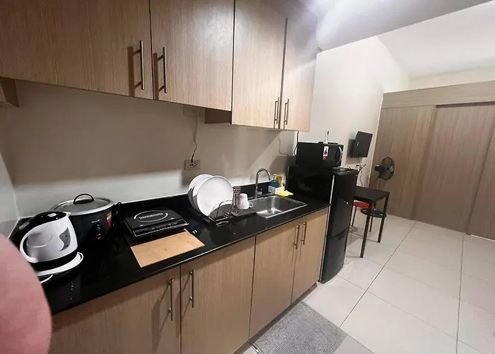 Breeze Residences - 1br Unit With Balcony -top Floor Apartamento