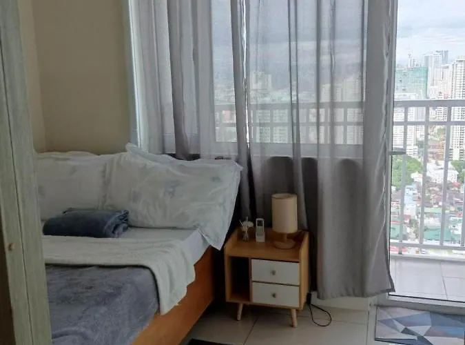 Breeze Residences - 1br Unit With Balcony -top Floor Apartamento Manila