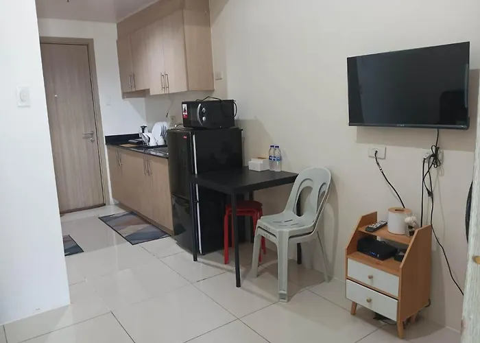 Breeze Residences - 1br Unit With Balcony -top Floor *